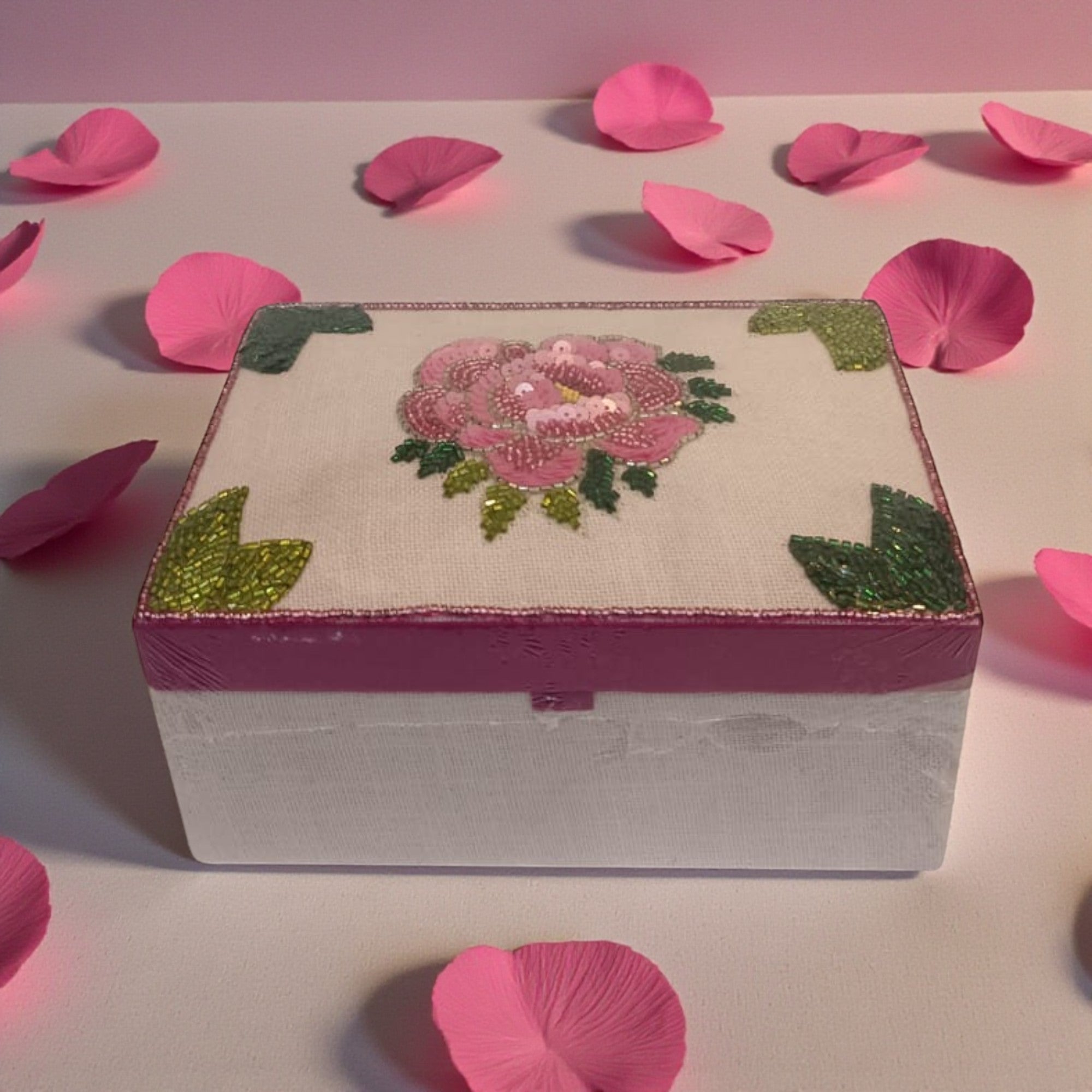 Artisan Beaded Keepsake Box – Hand-Embellished Floral Motif for Valentine