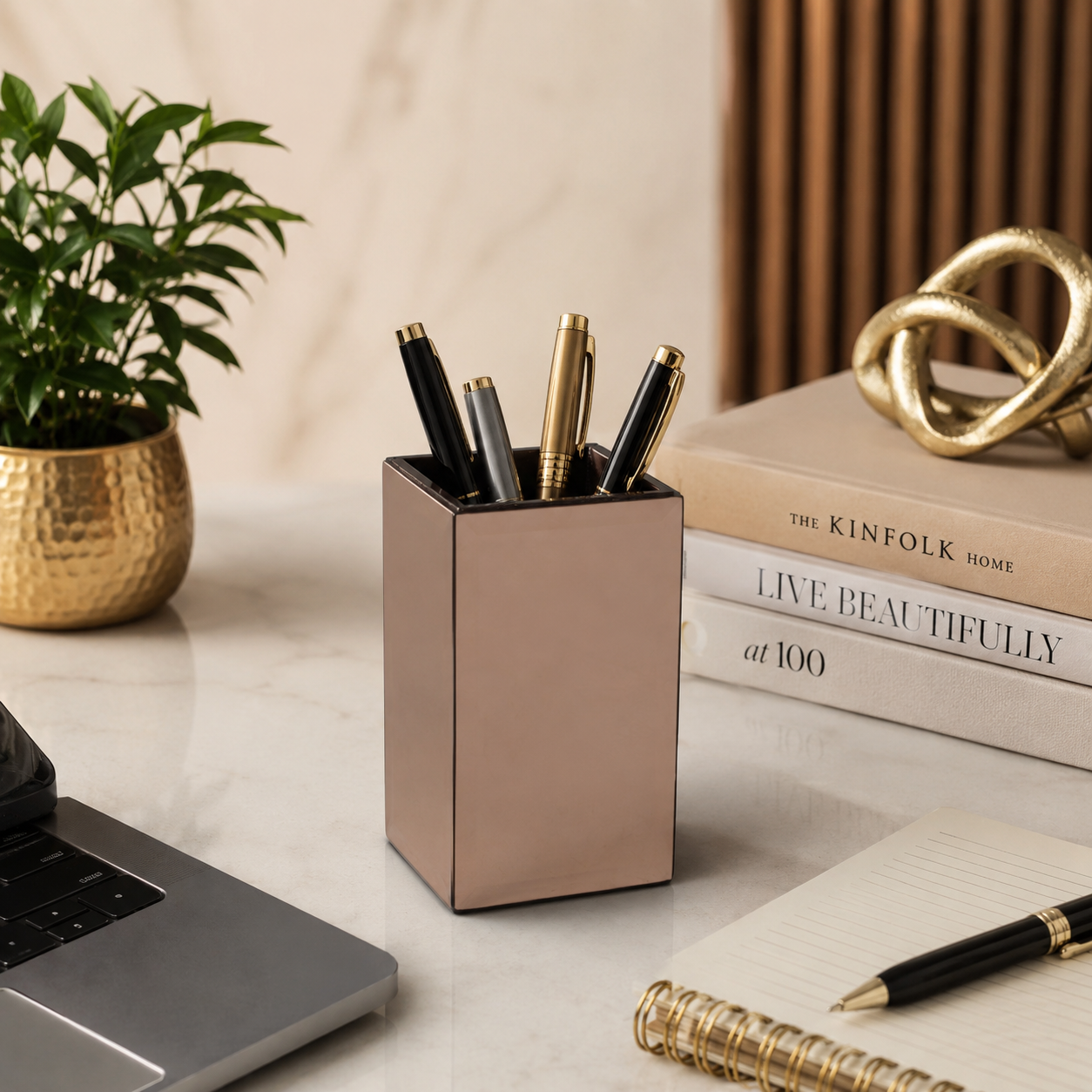 Luxury Acrylic Pen Stand