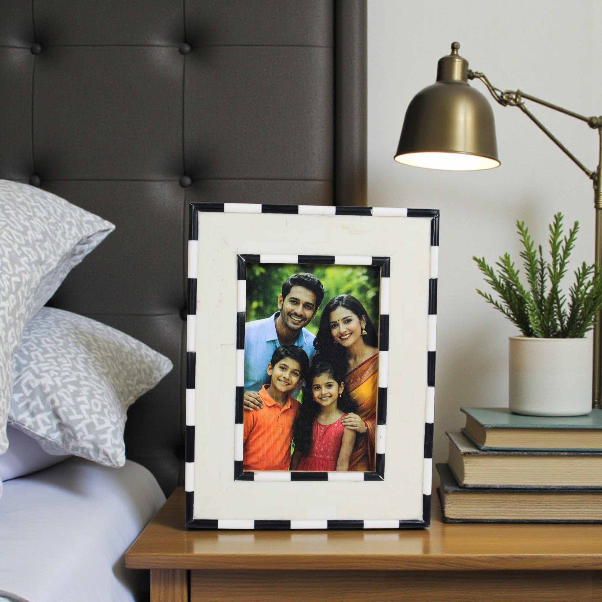 Checkerboard Photo Frame – Classic Bone Inlay Tabletop Decor