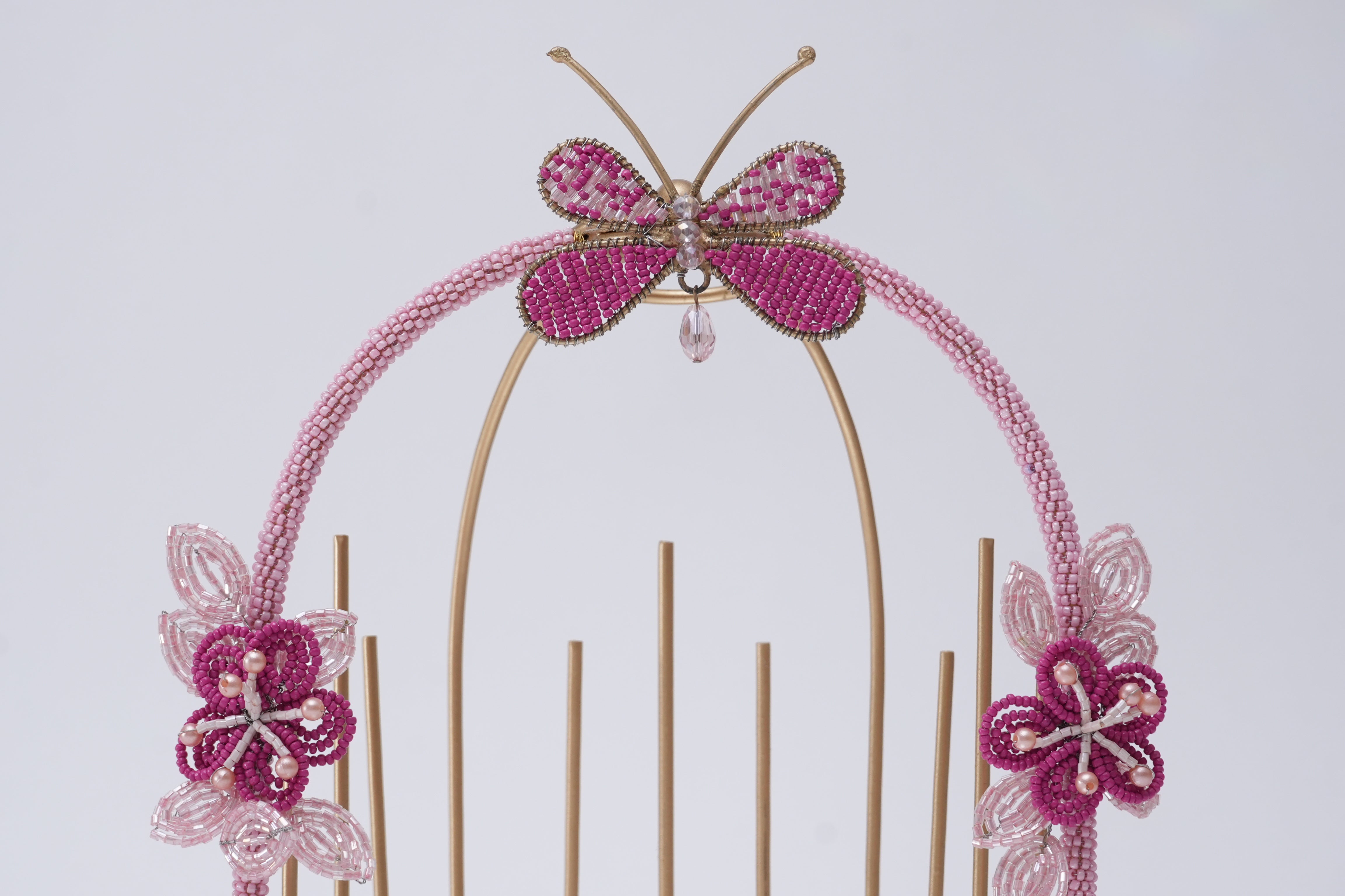 Cage-Shaped Beaded Makeup Organizer