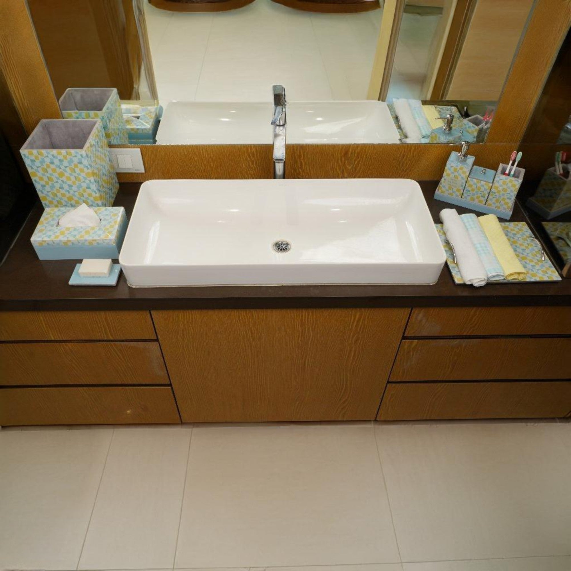 Premium Decorative 8-Pieces Bathroom Accessory with Designer Touch