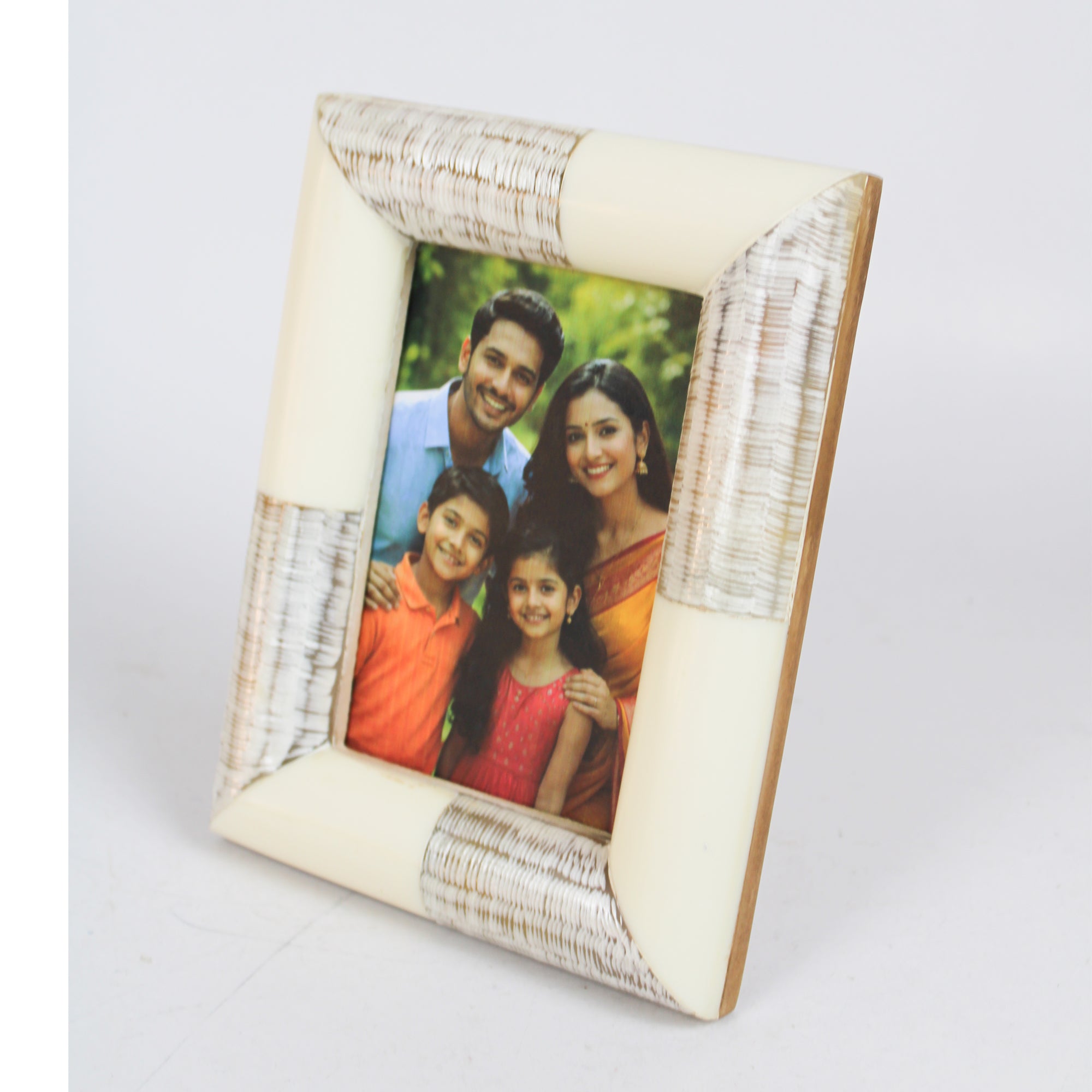 Artisan Cream Resin & Ribbed Metal Inlay Photo Frame