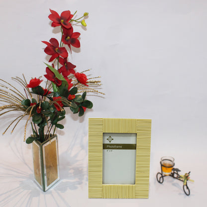 Portrait Photo / Picture Frame made of MDF and Plastic Resin (Picture Size: 4 x 6 Inches)-TH-016