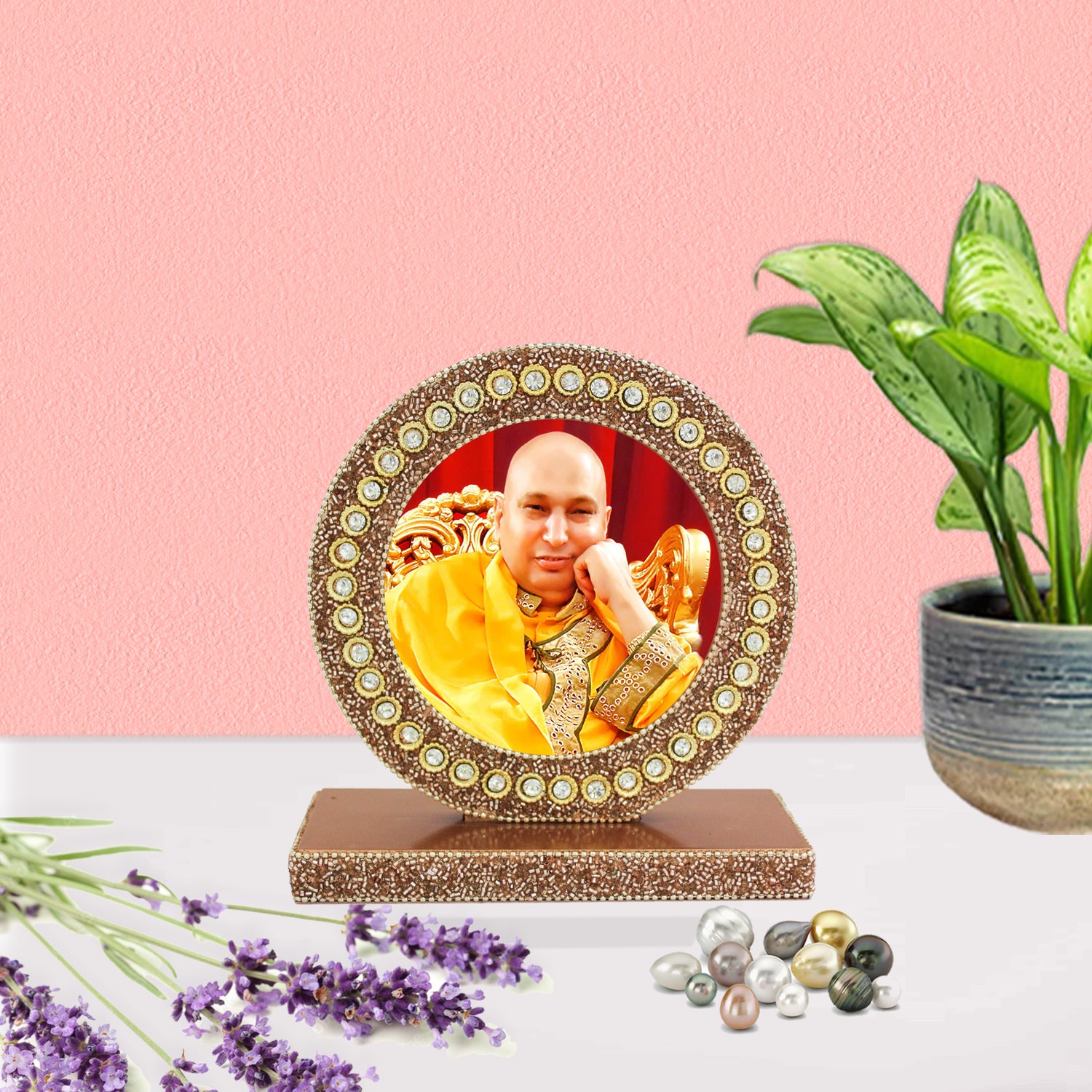 Beaded Guruji Photo Frame for Blessings (Picture Size: 4.5 Inch Dia.)