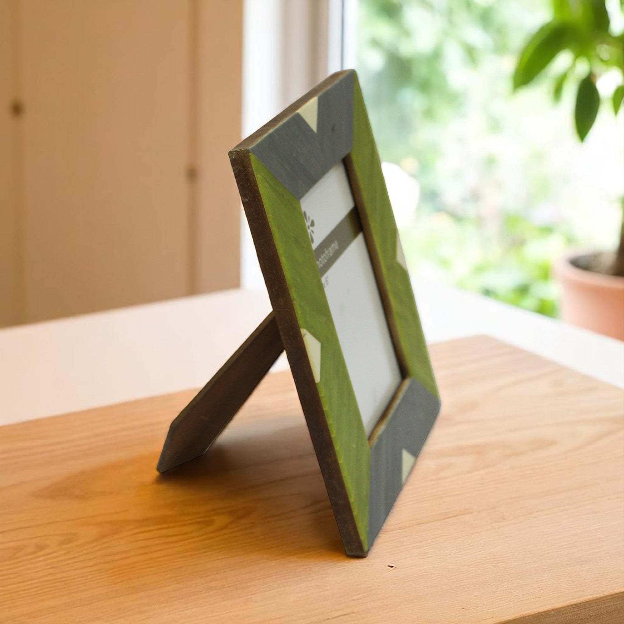 Handcrafted Premium 4x6 Resin Photo Frame