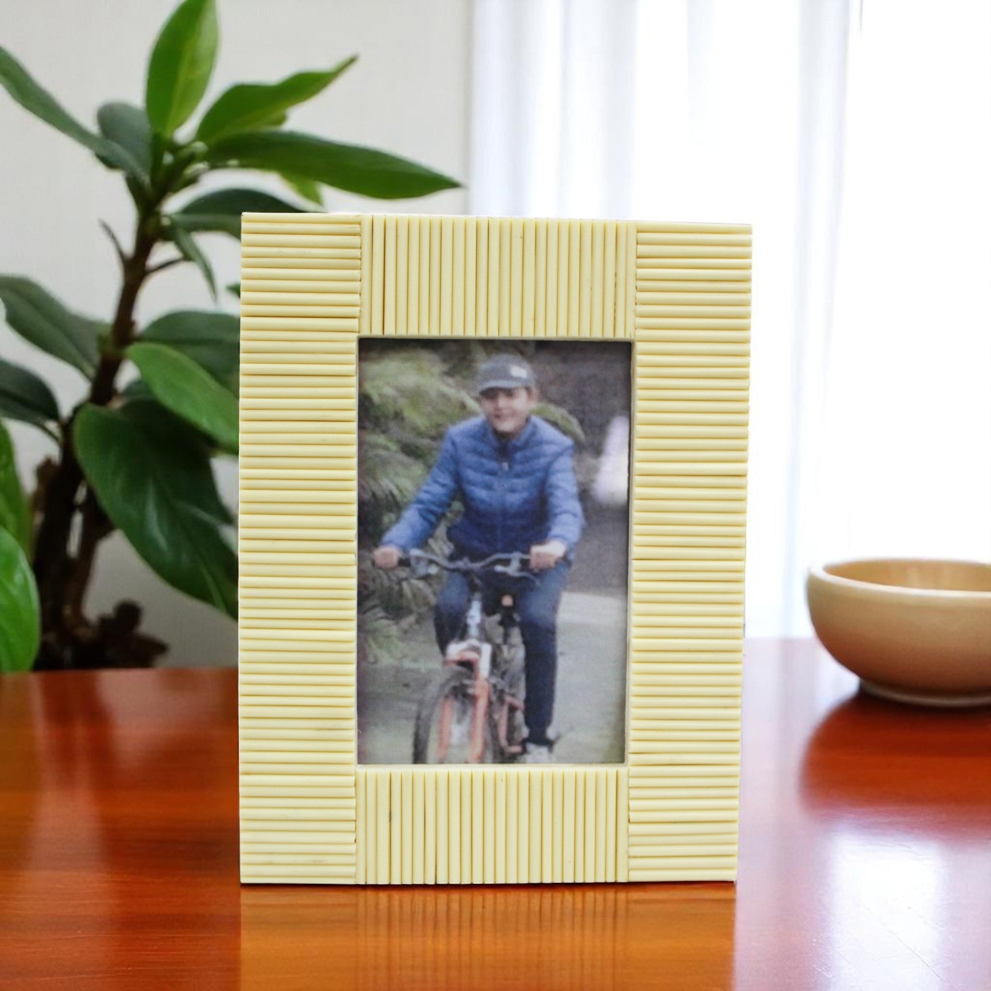 Elegant Handcrafted 4X6 Resin Frame