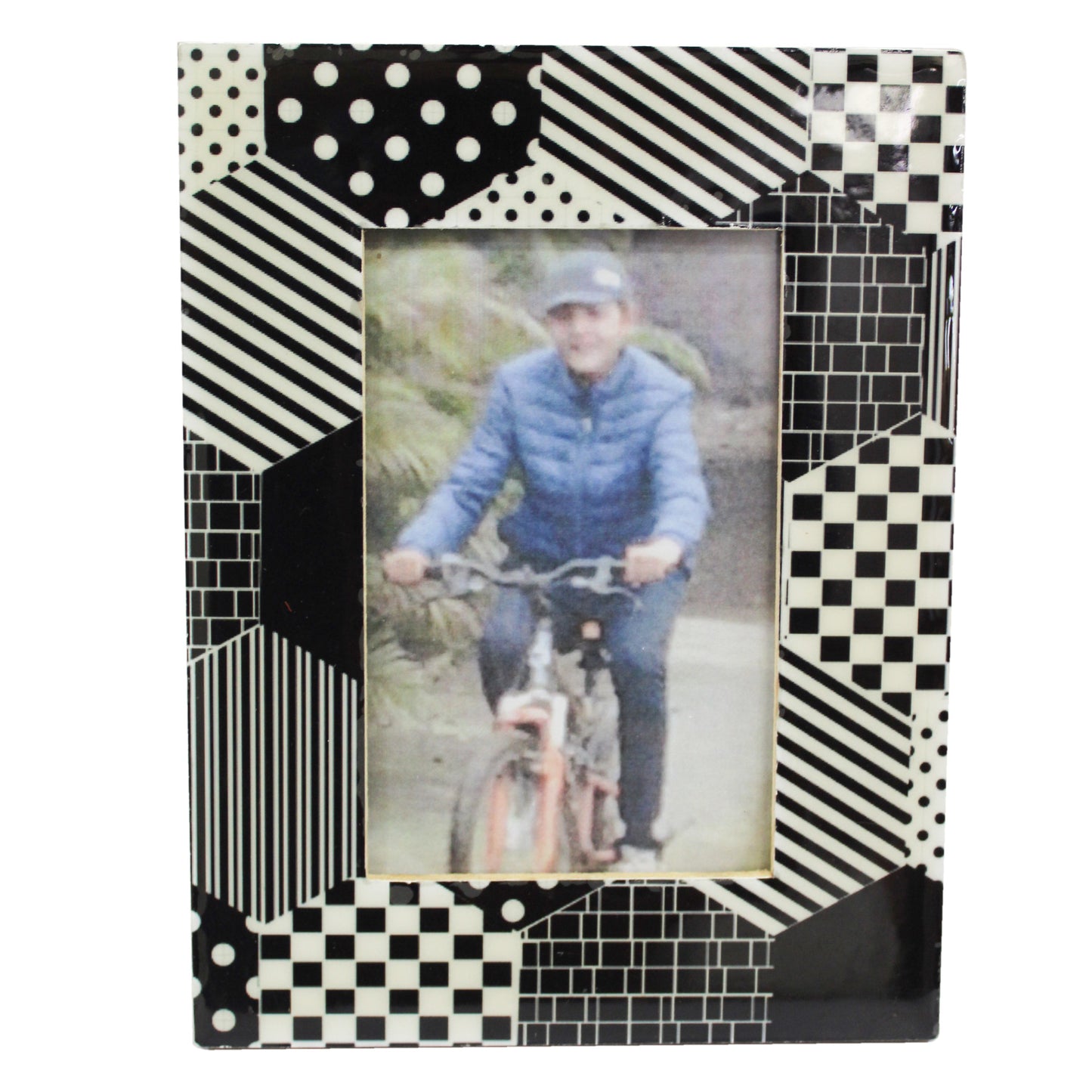 Black & White Resin Photo / Picture Frame (Picture Size: 4 x 6 Inches)-TH-209