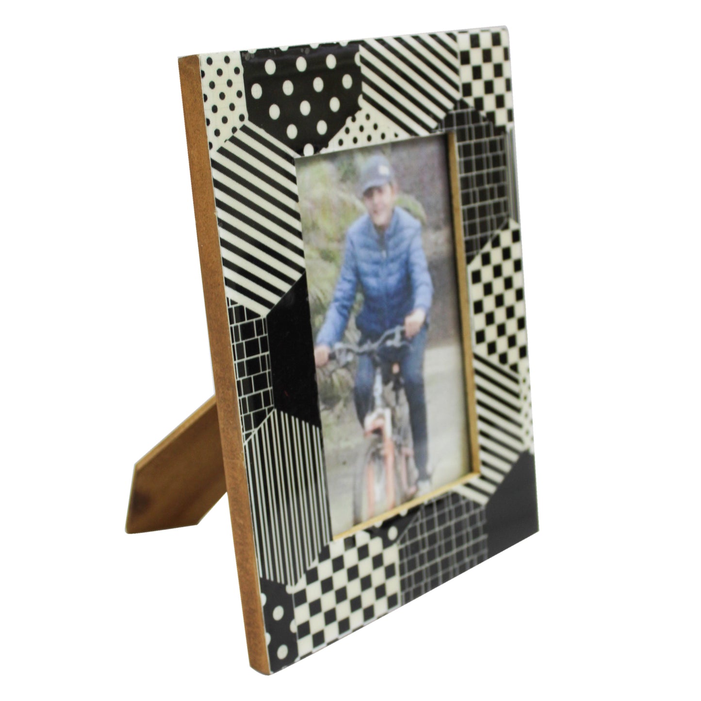 Black & White Resin Photo / Picture Frame (Picture Size: 4 x 6 Inches)-TH-209