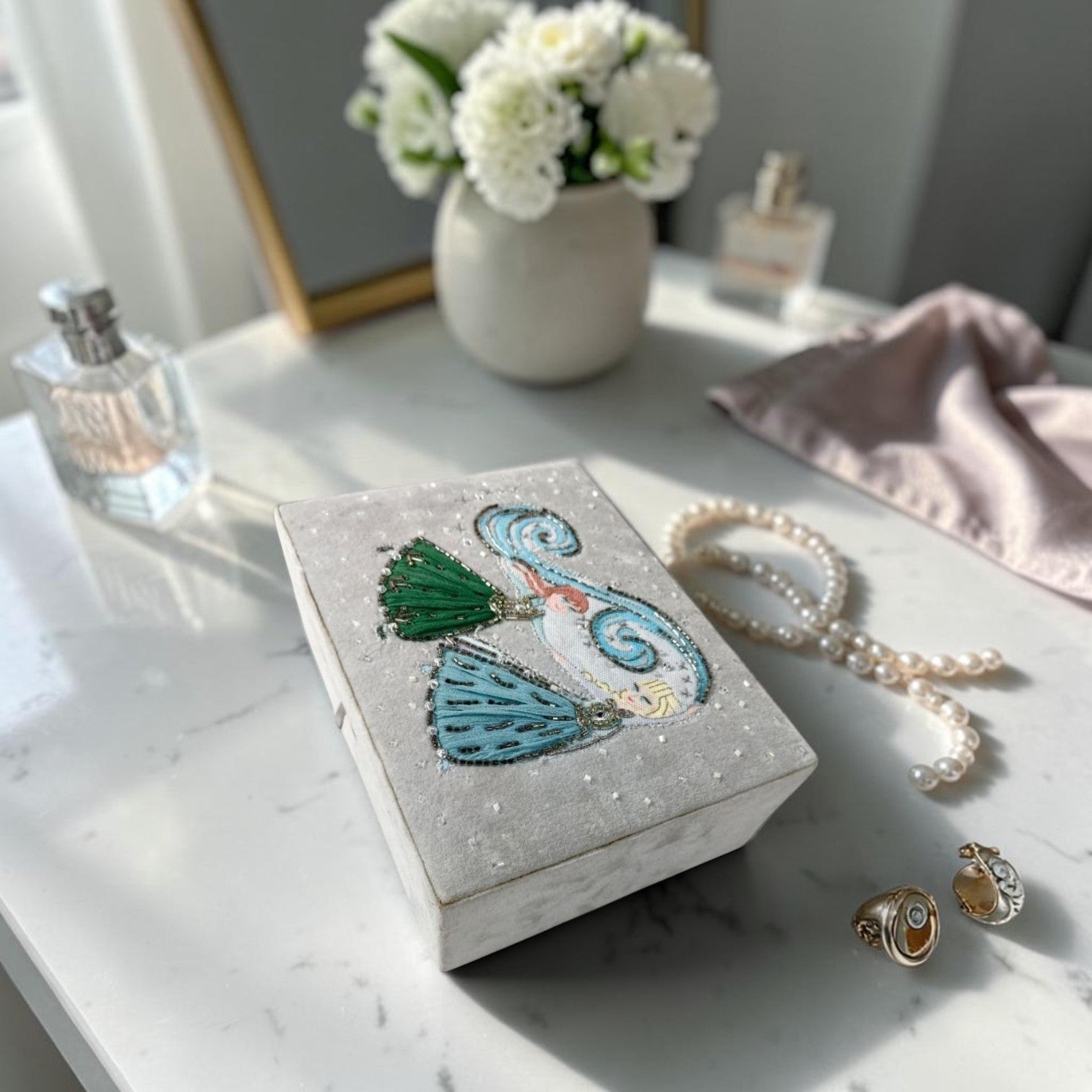 Velvet Jewellery Storage Box with Elegent Design