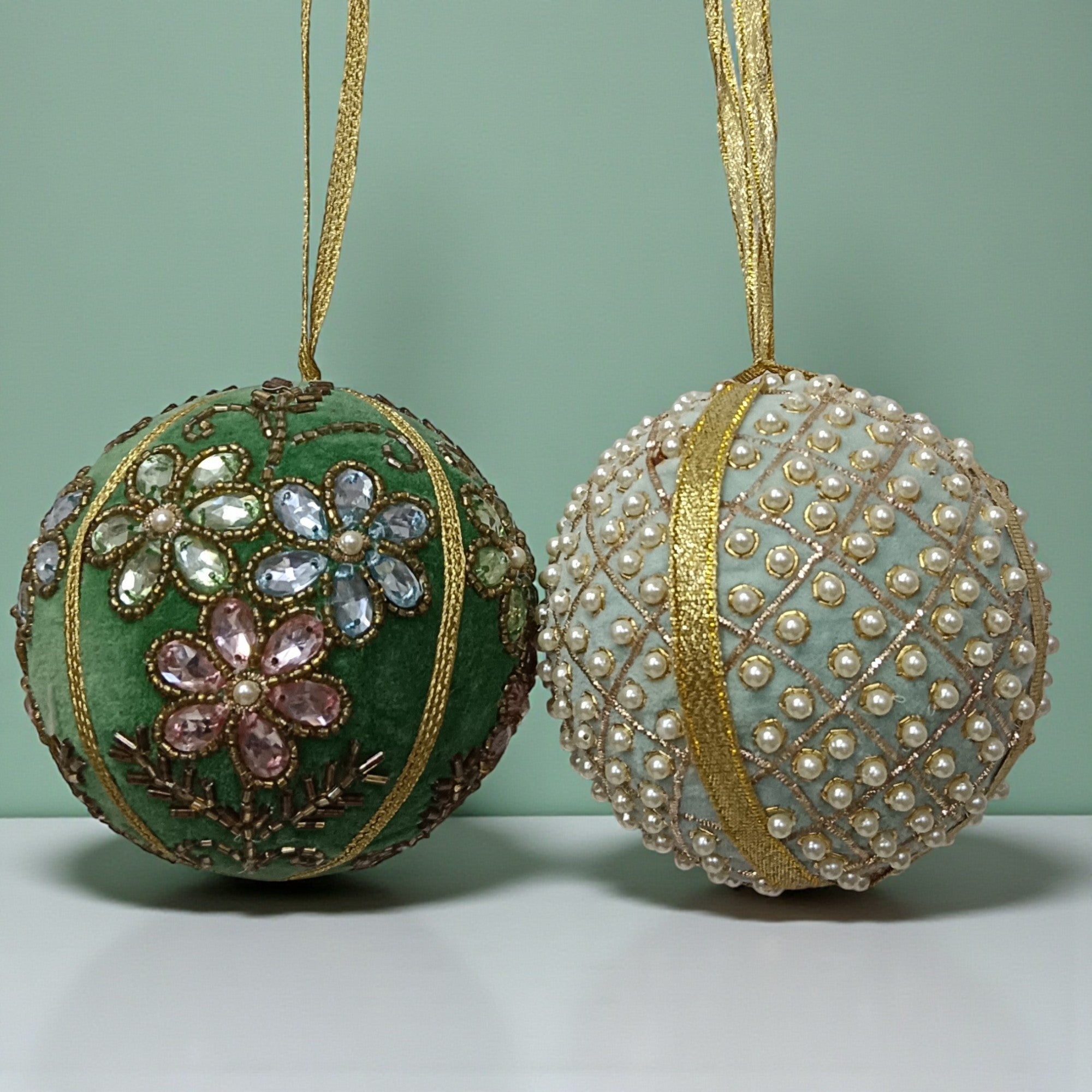 Set of 2 Embellished Balls Christmas Hangings