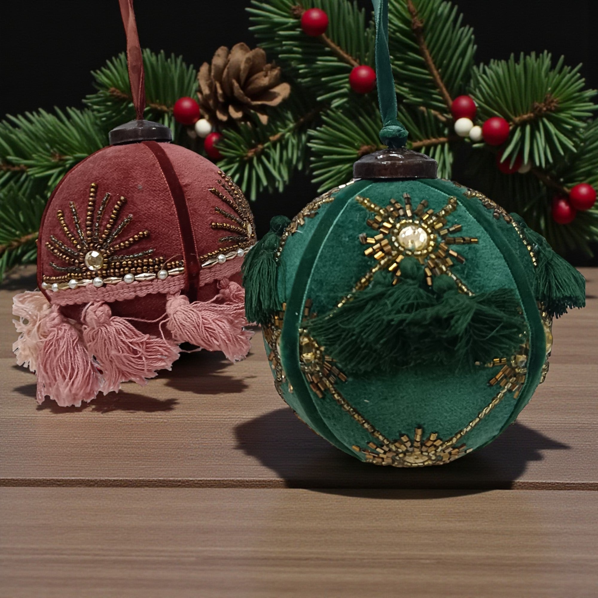 Set of 2 Embellished Balls Christmas Hangings