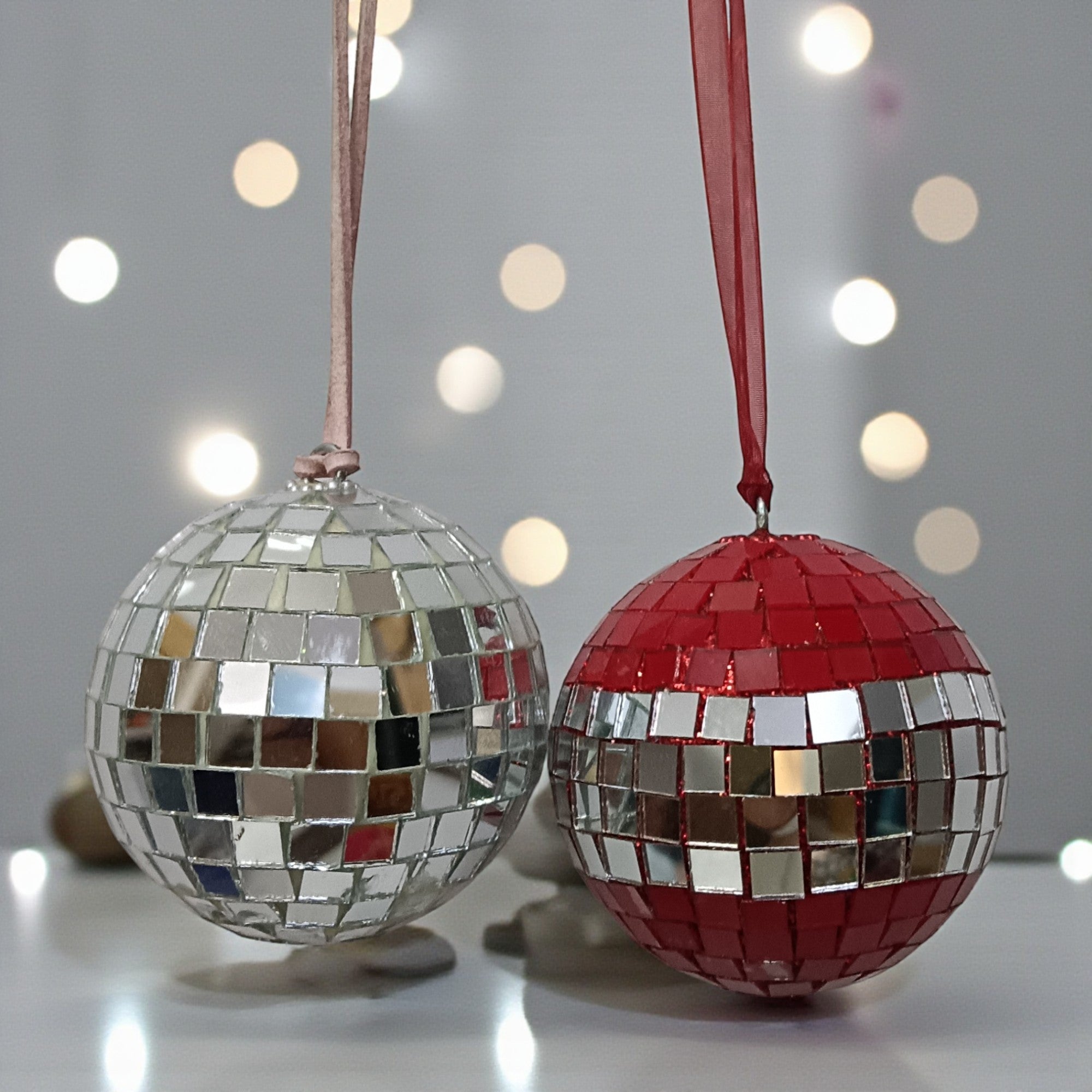 Set of 2 Mirror Chips Balls Christmas Hangings