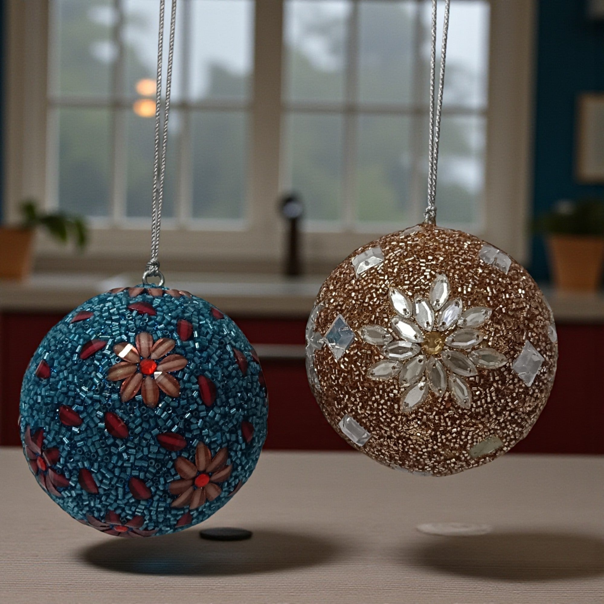 Set of 2 Mirror Chips & Glitter Balls Christmas Hangings