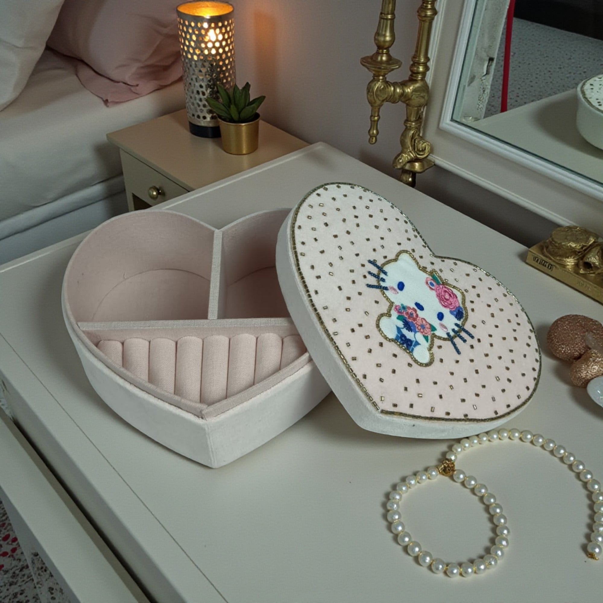 Heart-Shaped Hello Kitty Embroidered Jewelry Box with Ring Rolls
