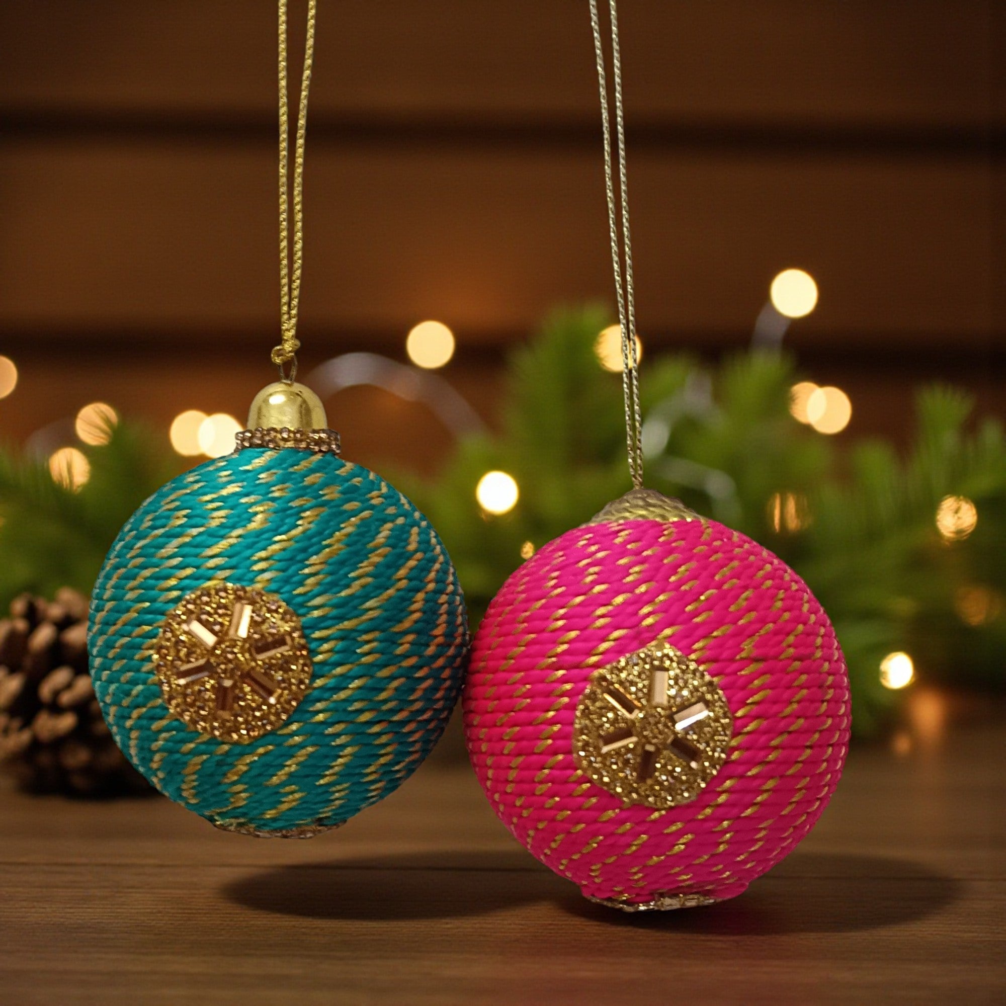 Set of 2 Embellished Balls Christmas Hangings