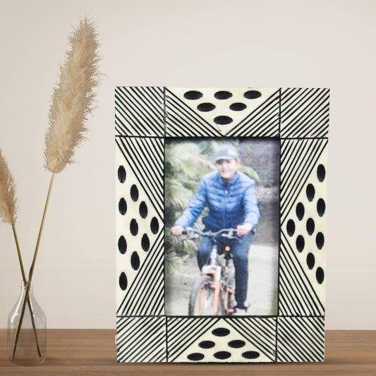 Black & Ivory Colour Resin Photo / Picture Frame (Picture Size: 4 x 6 Inches)-TH-210