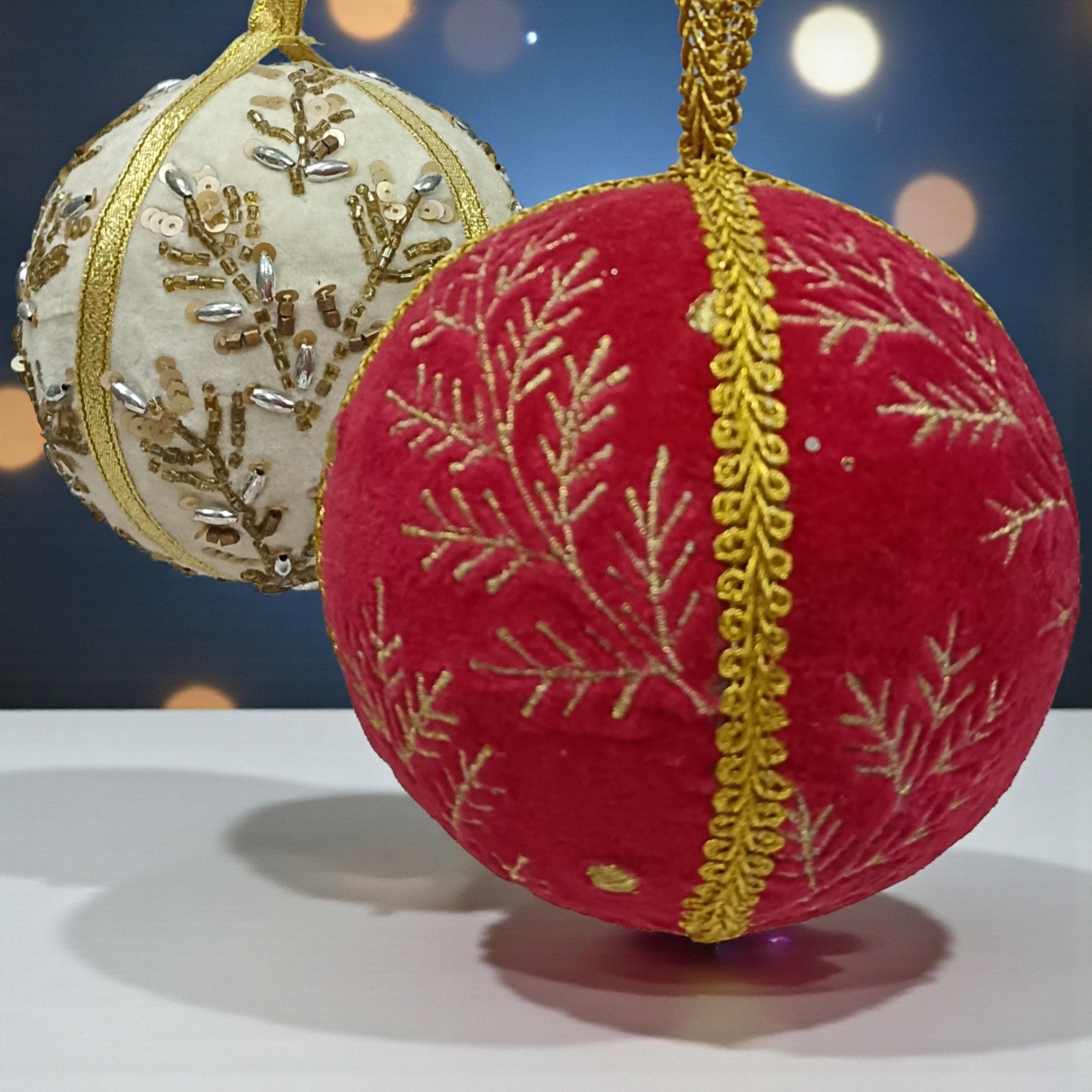 Set of 2 Embellished Balls Christmas Hangings
