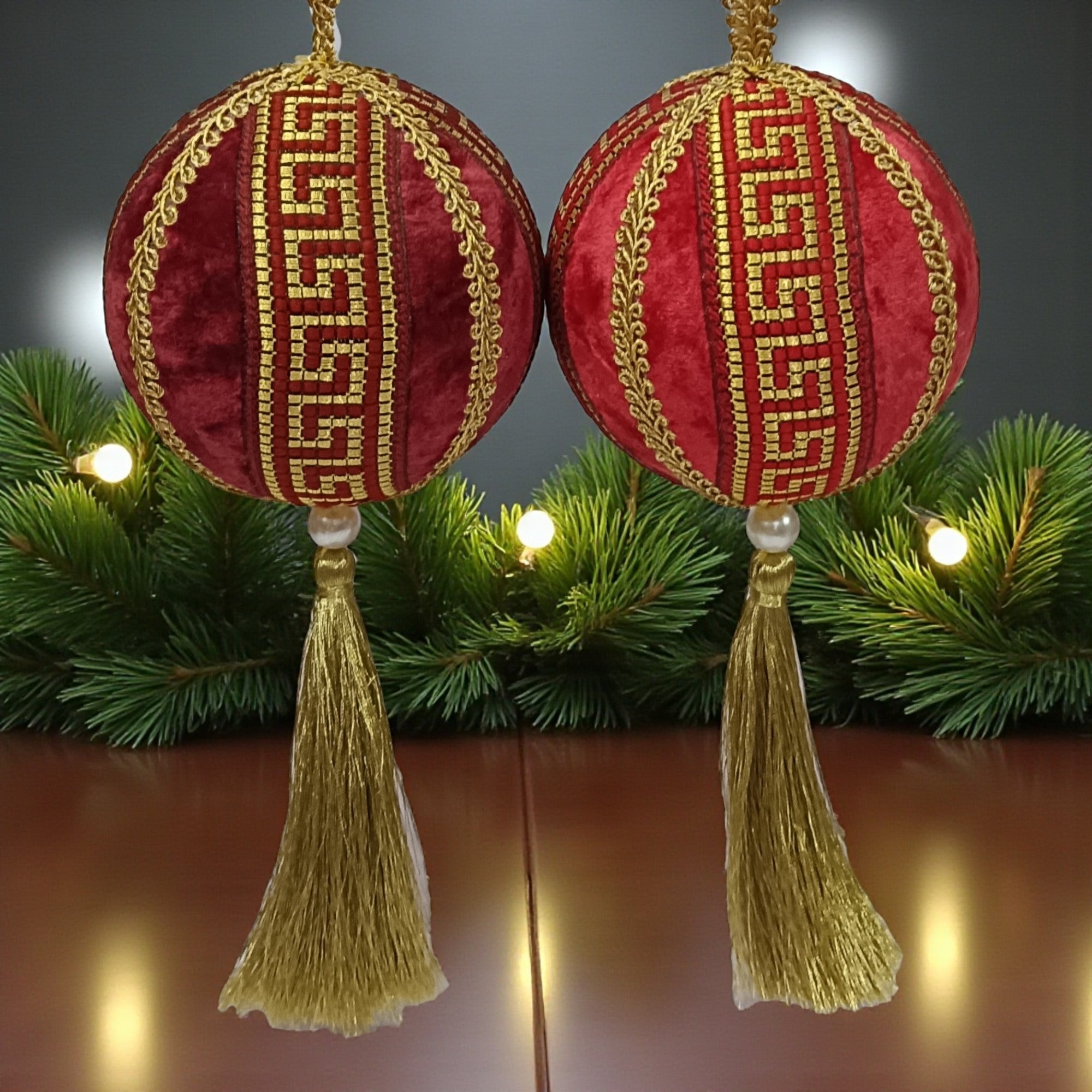 Set of 2 Embellished Balls Christmas Hangings